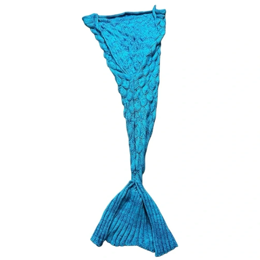 Beautiful mermaid tail knit leg cover